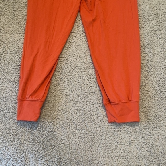 Lululemon Cropped Jogger size 6 color red rock - Picture 6 of 8